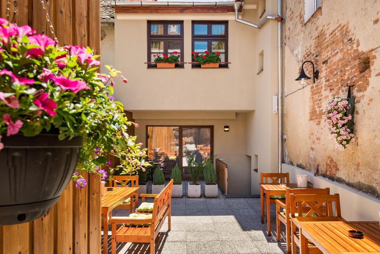 الشقق الفندقية Blumenhaus سيبيو المظهر الخارجي الصورة
